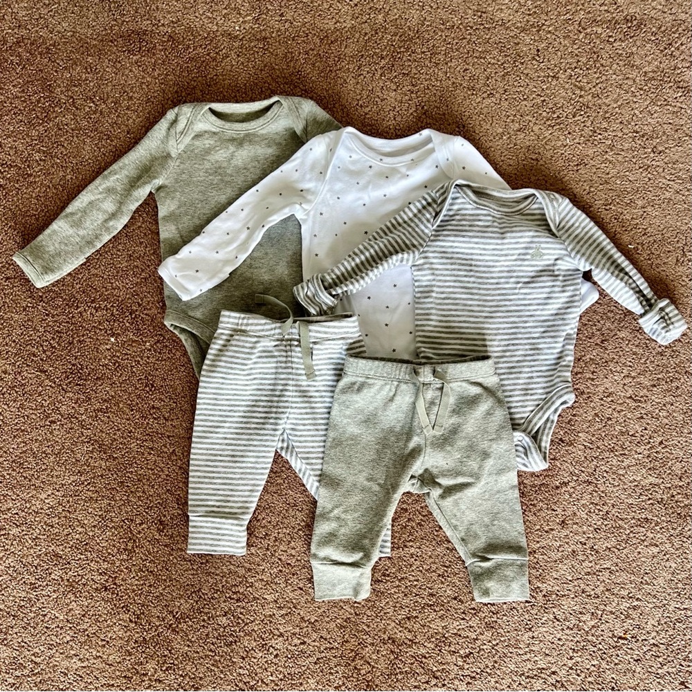 Baby Gap Outfit Set in Gray and White
